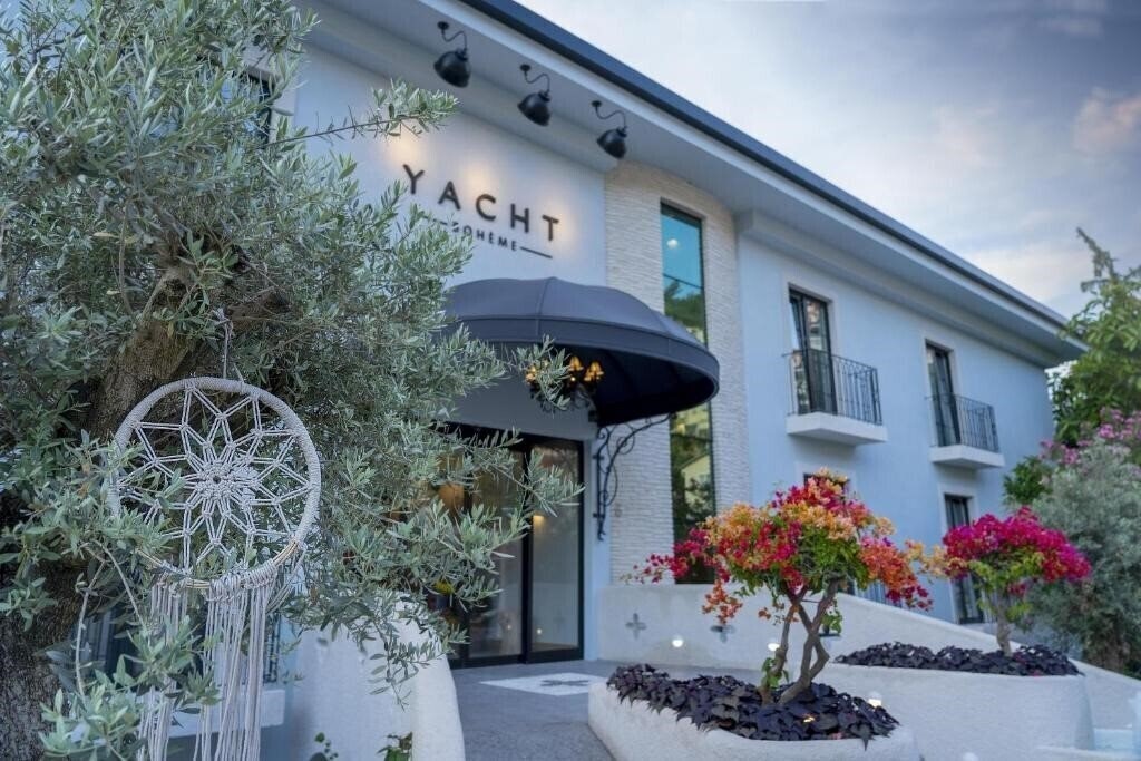 Панорама Yacht Boheme Hotel 4*