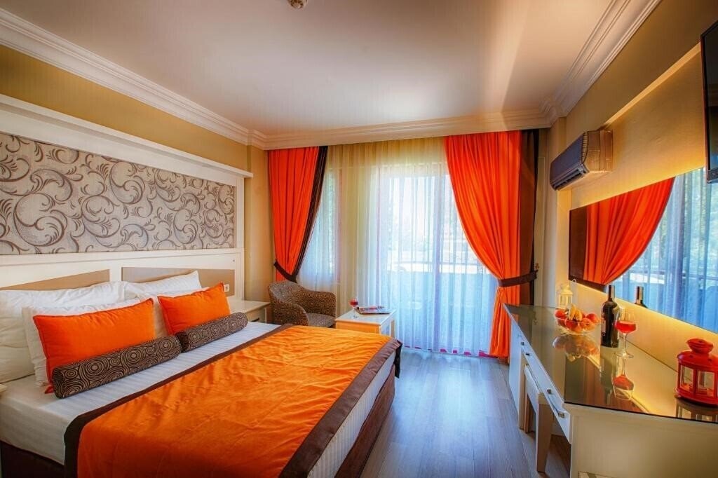 Территория Mendos Hotel 3*