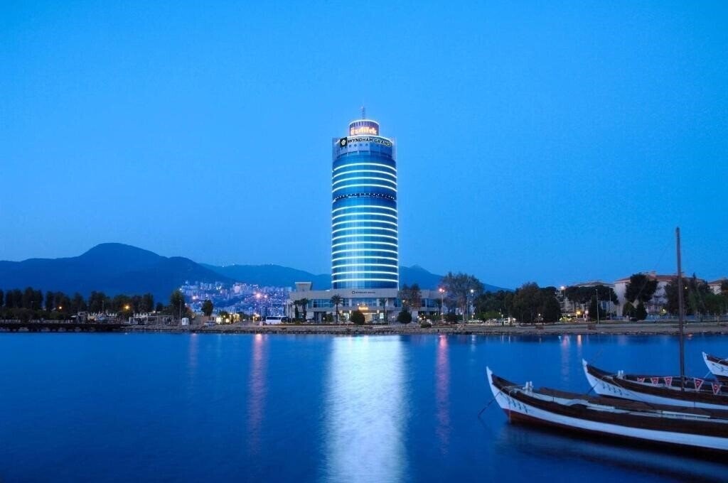 Фото Wyndham Grand Izmir Ozdilek 5*
