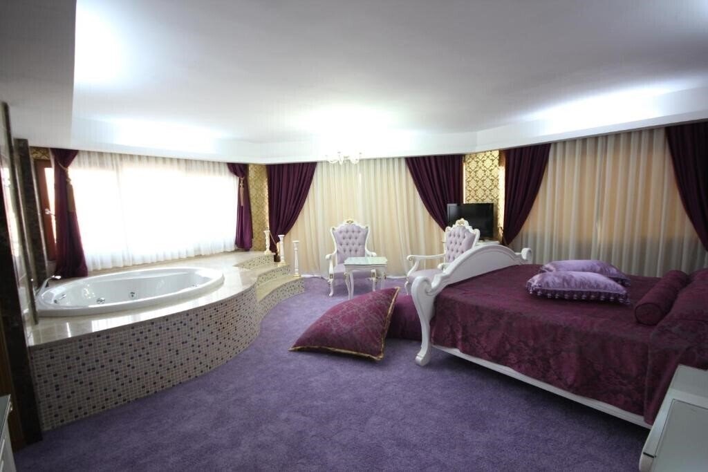 Панорама Grand Corner Boutique Hotel Бутик-Отель 3*