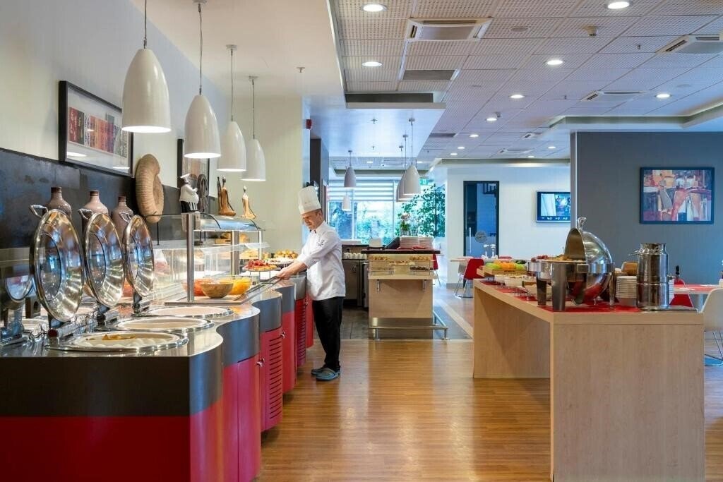 Територія Ibis Izmir Alsancak 4*