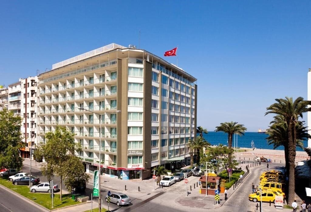 Готель Izmir Palas 3*