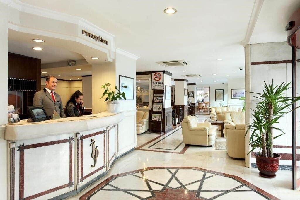 Вид Izmir Palas 3*