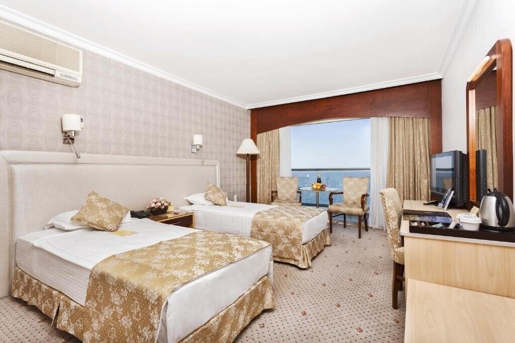 Територія Izmir Palas 3*