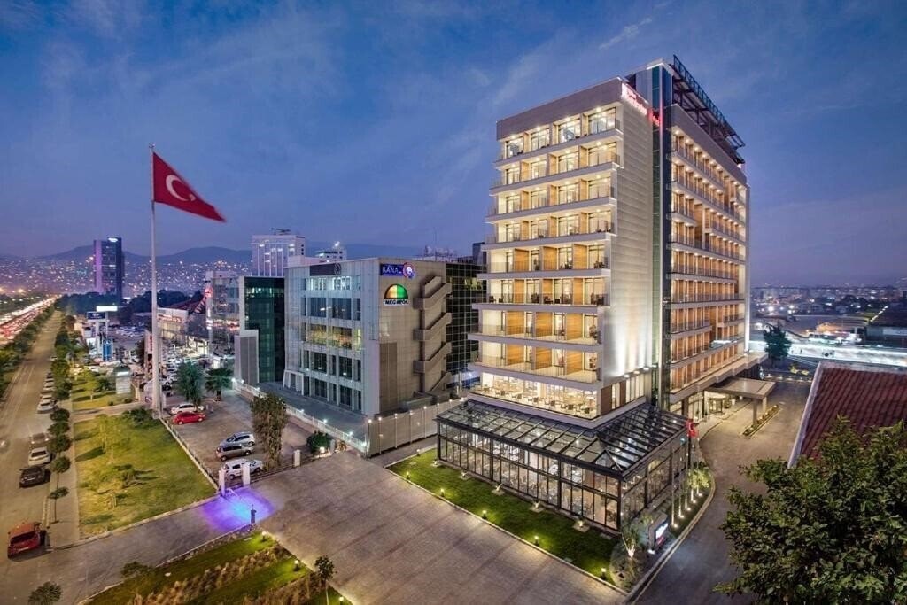 Готель Hilton Garden Inn Izmir Bayrakli 4*