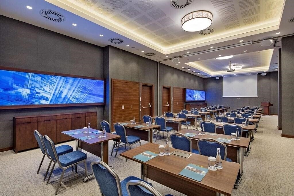 Апартаменти Hilton Garden Inn Izmir Bayrakli 4*