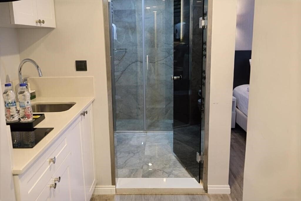 Панорама Riva Hotel Alsancak (ex. Hotel Apart Alsancak, Rooms Alsancak) 3*