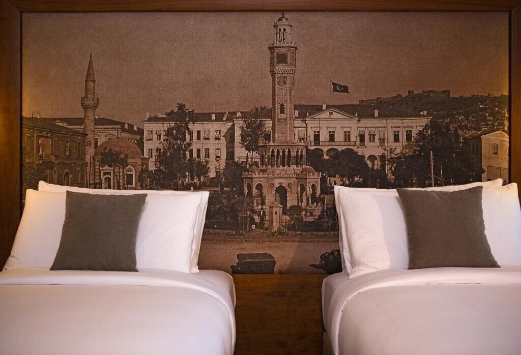 Панорама Renaissance Izmir Hotel 5*