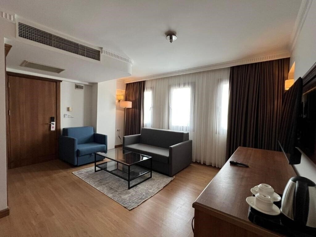 Територія Istanblu Hotel Izmir (ex. Istanblue Hotel & SPA) 4*