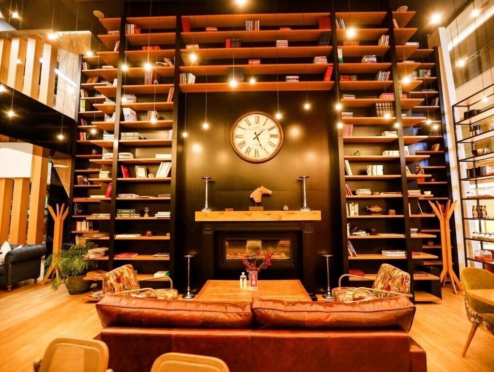 Территория Holiday Inn Kayseri 4*