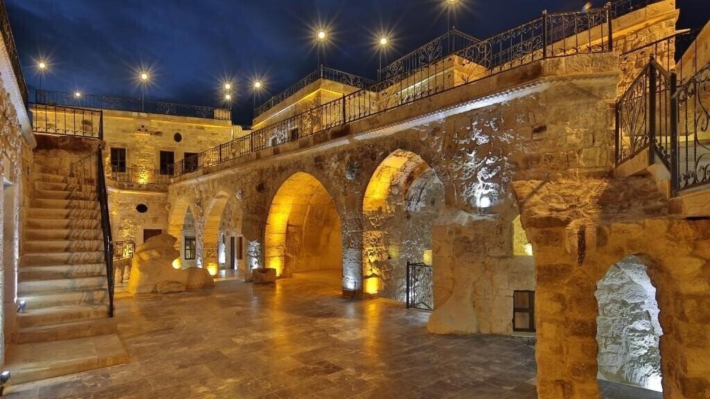 Апартаменты Golden Cave Suites 4*