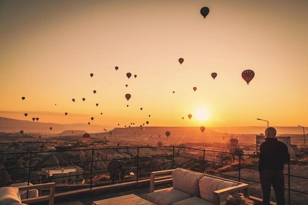 Отель Millstone Cave Suites 5*