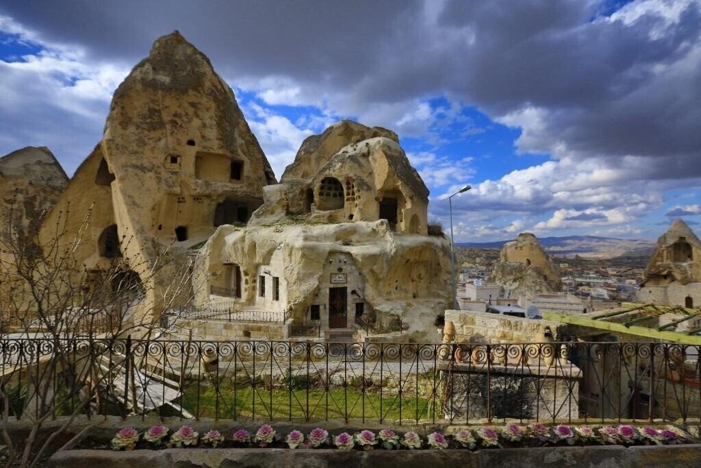 Панорама Amber Cave Suites 4*