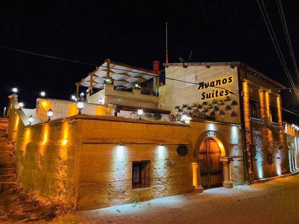 Готель Avanos Suites 3*