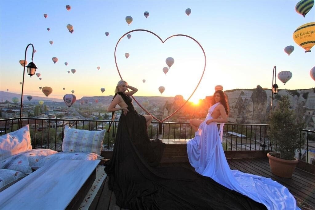 Вид Bedrock Cave Hotel -Adults Only 3*