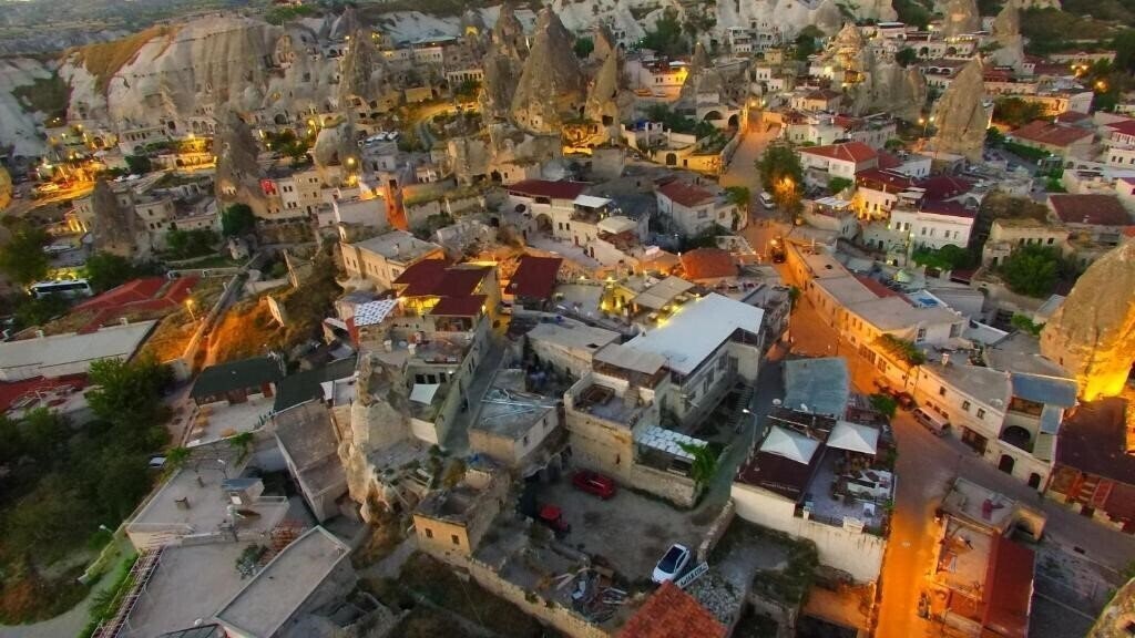 Апартаменты Bedrock Cave Hotel -Adults Only 3*