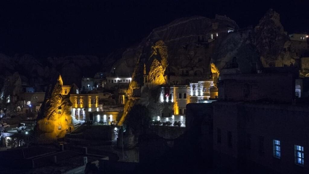 Панорама Bedrock Cave Hotel -Adults Only 3*