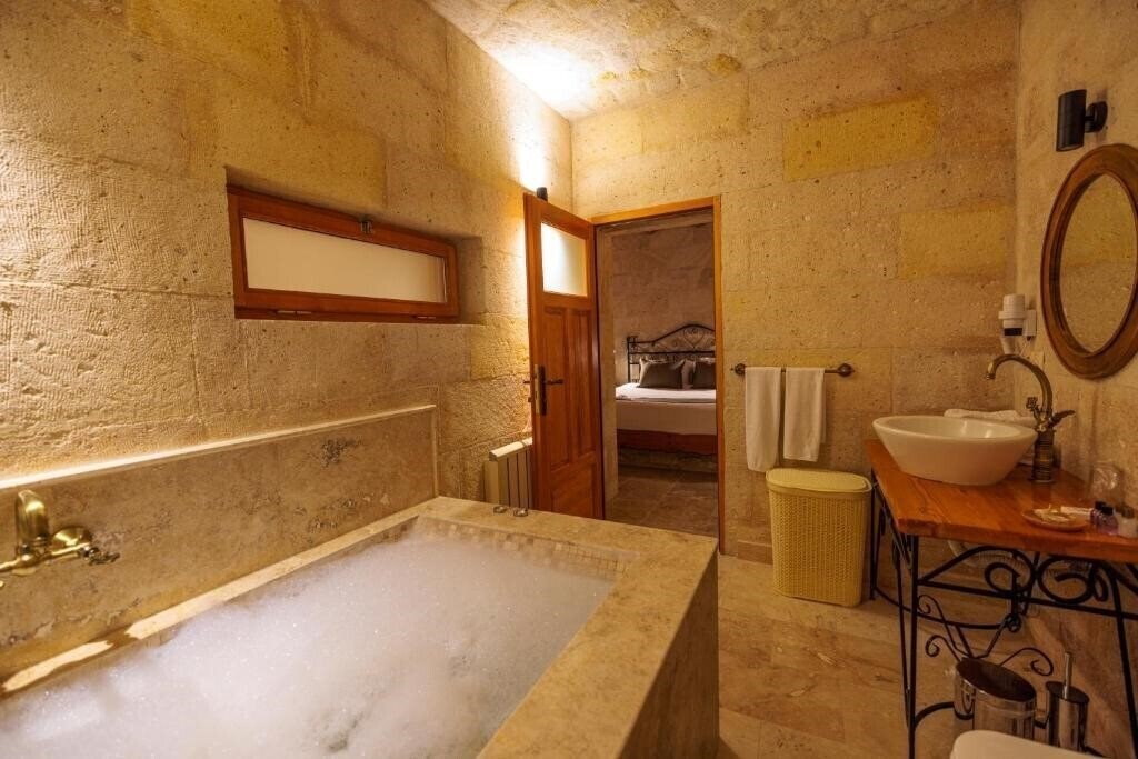 Панорама Canyon Cave Hotel (ex. Courtyard Cave Hotel) 3*