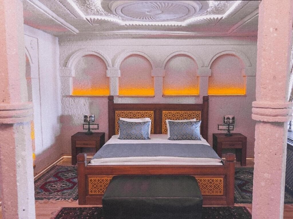 Апартаменти Local Cave House 3*