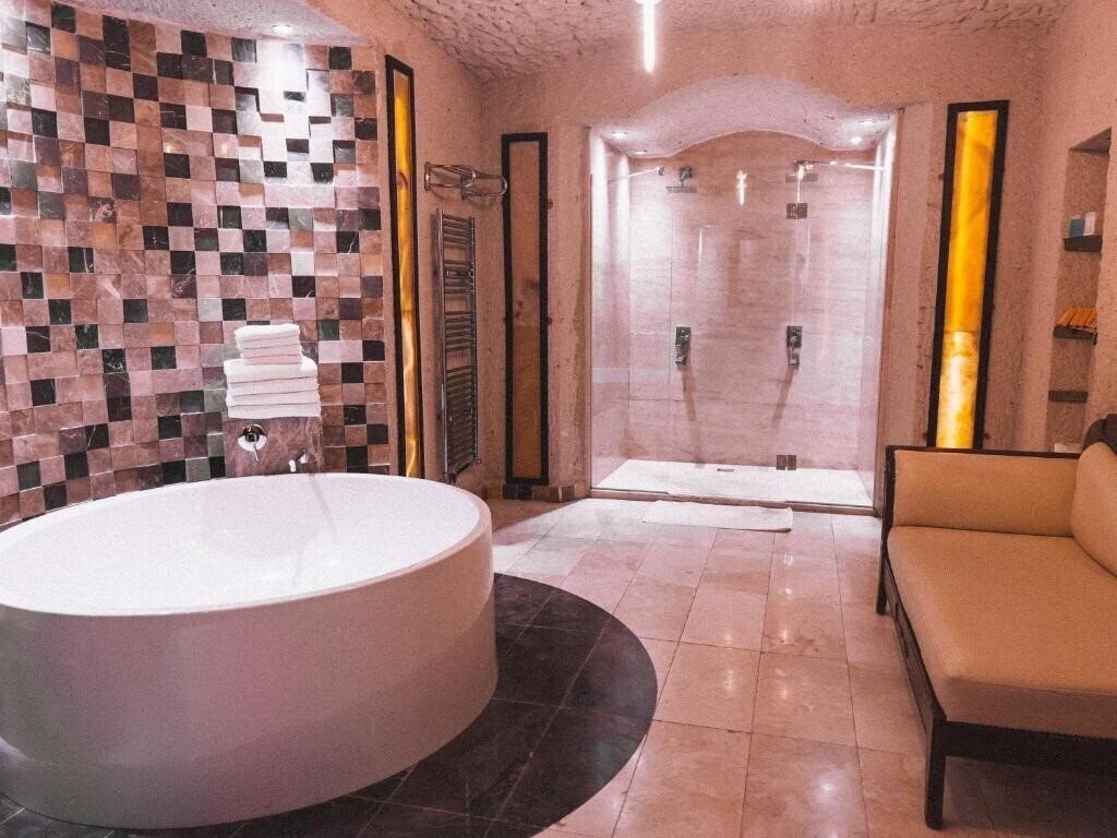 Панорама Local Cave House 3*