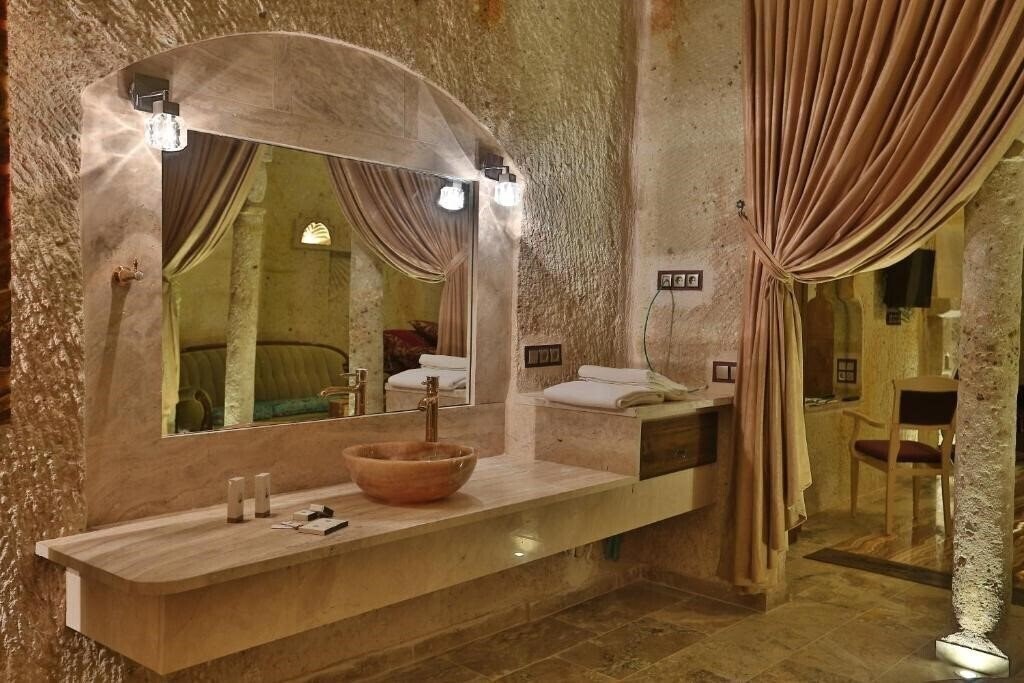 Територія Oread Cave Suites 4*