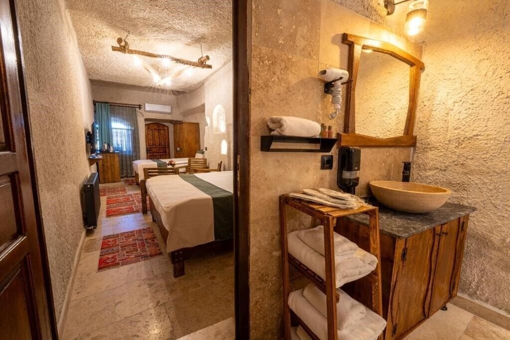 Фотографія Sunset Cave Hotel (ex. Mysterious Cave Suites) 2*