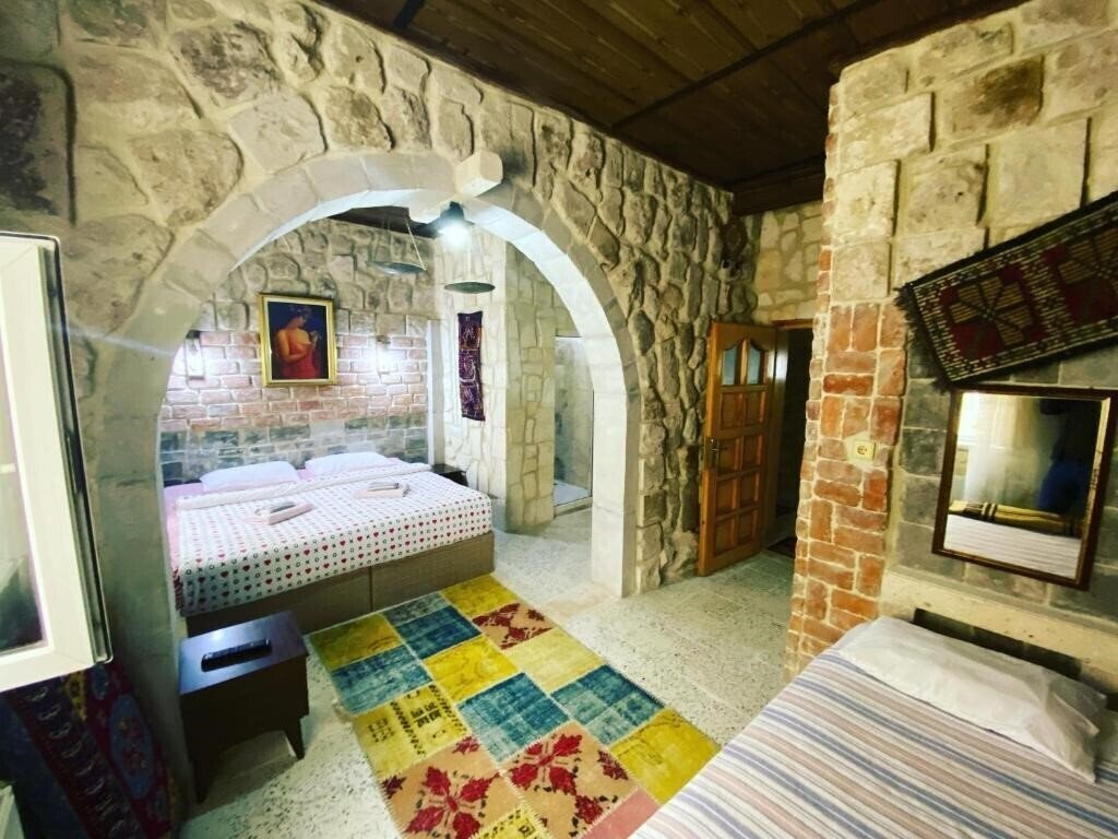 Изображение Hotels Crazy Horse (ex. Crazy Horse Hotel, Crazyhorse Hotel) 3*