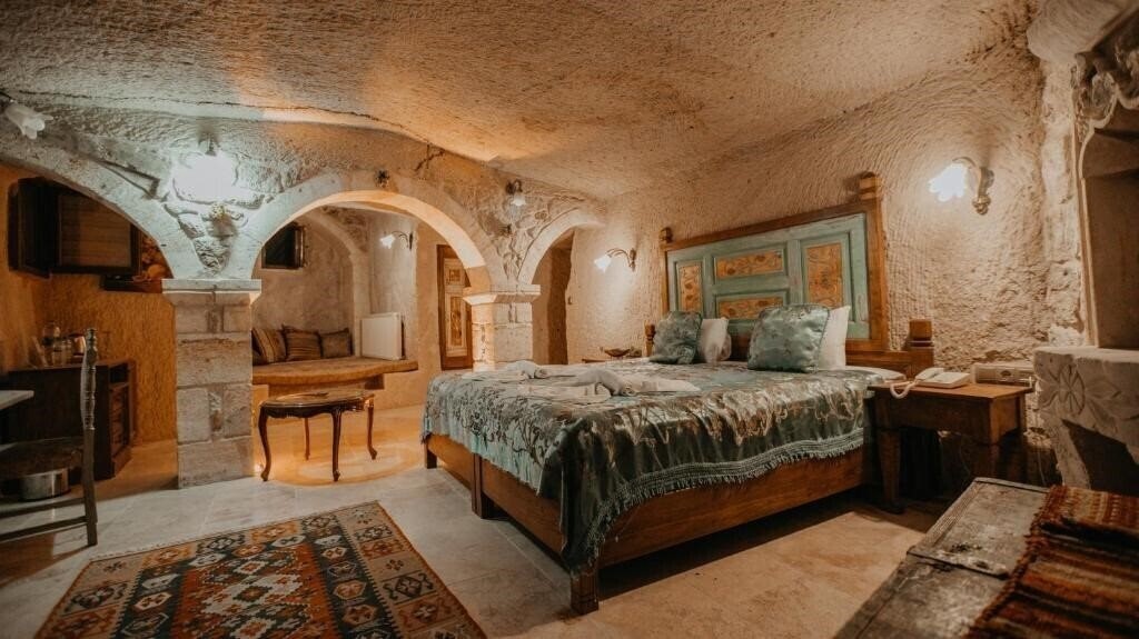 Фото Serenus Cave Suites 4*