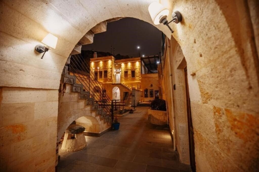 Готель Misty Cave 2*