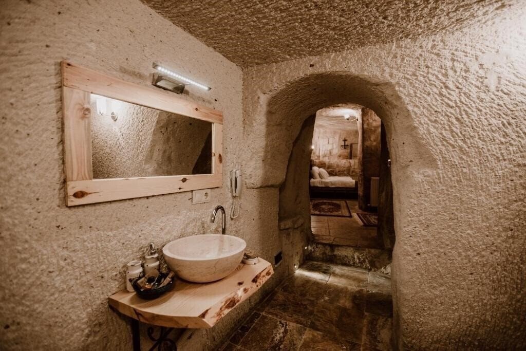 Отель Young Cave Hotel (ex. Crazy Horse Pension) 3*