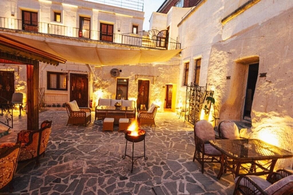 Отель Young Cave Hotel 3*