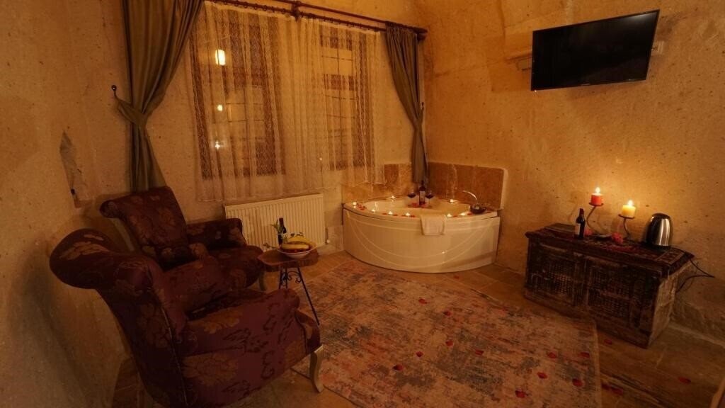 Территория Young Cave Hotel (ex. Crazy Horse Pension) 3*