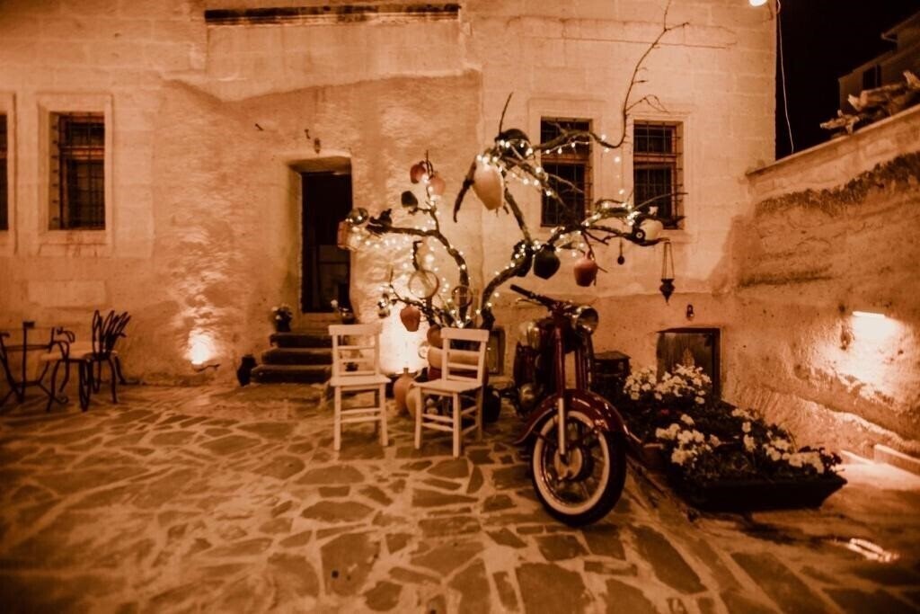 Территория Young Cave Hotel 3*