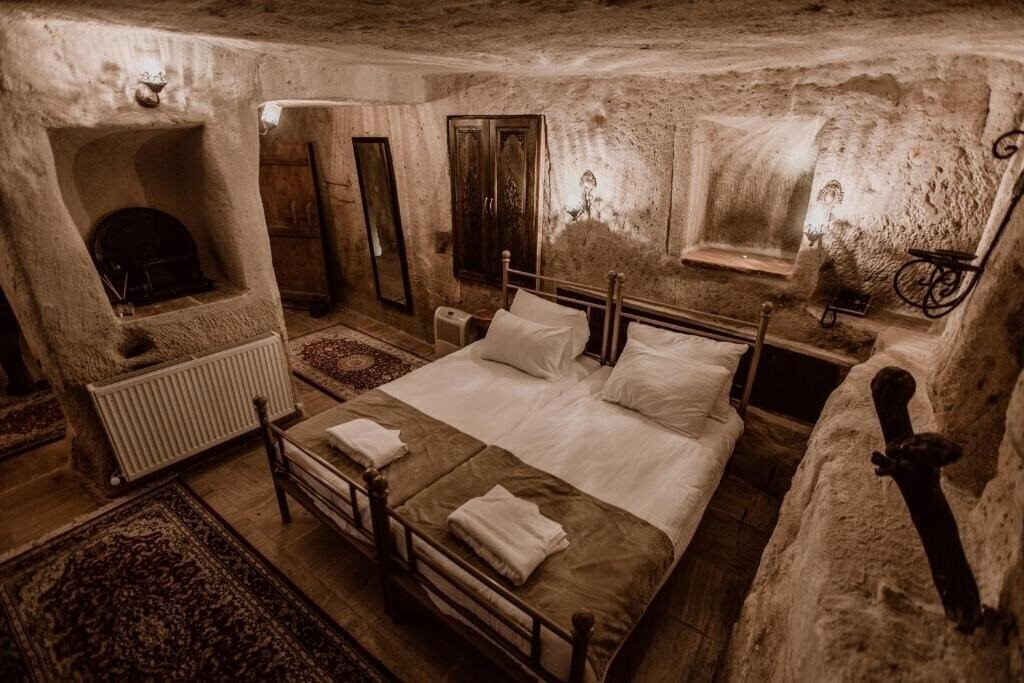 Панорама Young Cave Hotel (ex. Crazy Horse Pension) 3*
