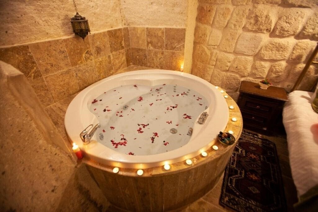 Панорама Young Cave Hotel 3*