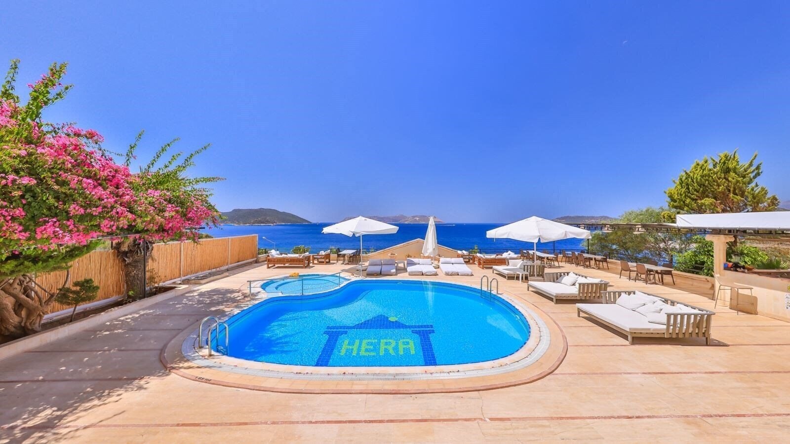 Апартаменты Hera Hotel 3*