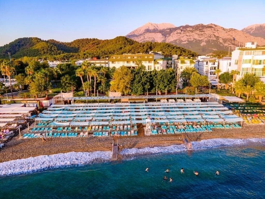 Отель Lancora Beach Hotel 4*