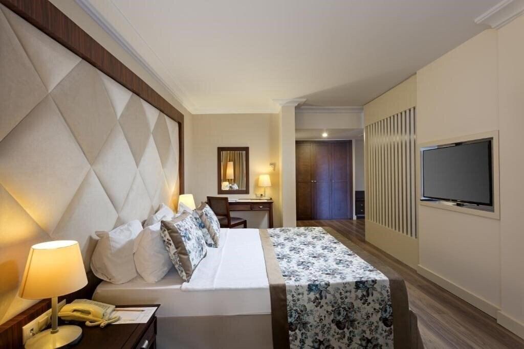 Апартаменти Seven Seas Hotel Life 5*