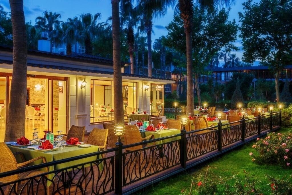 Апартаменти Dobedan World Palace 5*