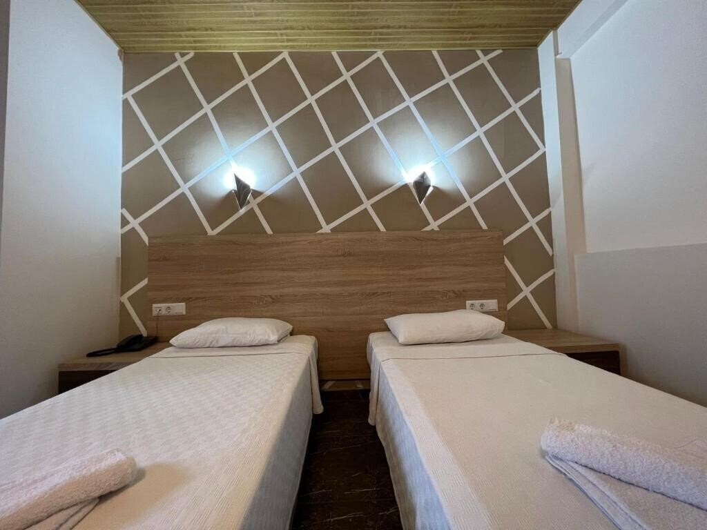 Панорама Mr Crane Hotel 4*