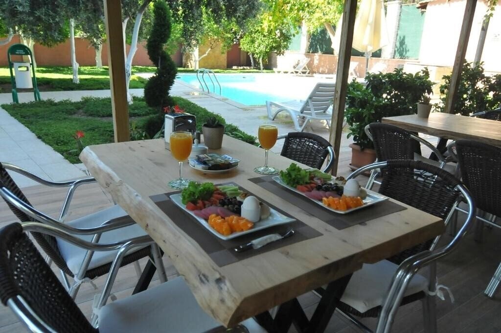 Вид Likya Apart Hotel (ex. Lykia Apart Hotel, Likya Apart Hotel Camyuva) 3*