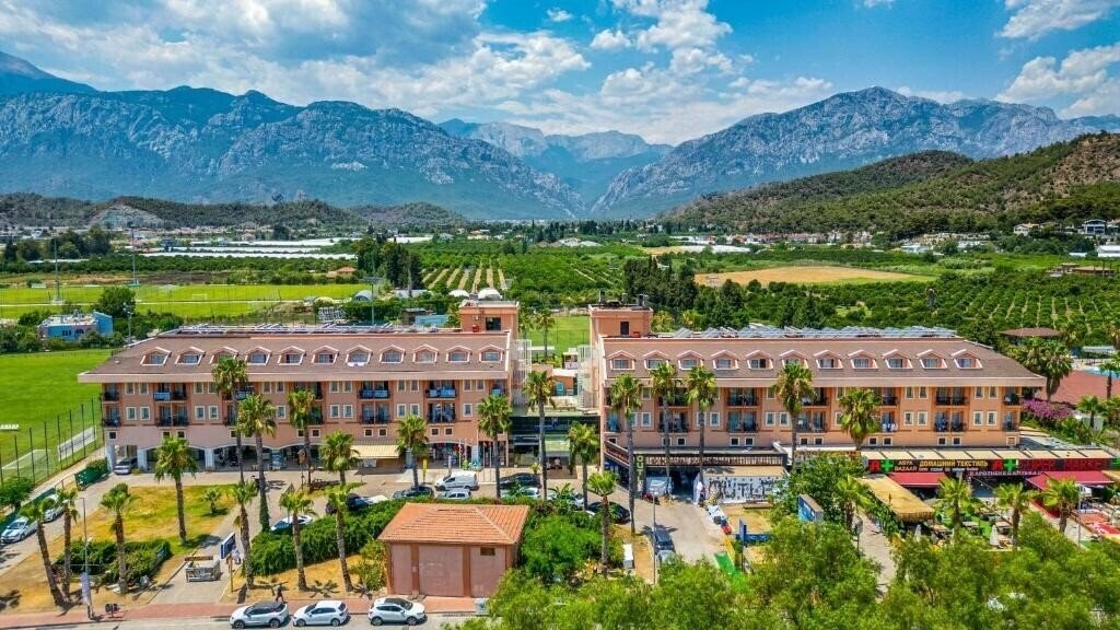 Территория Viking Park Hotel 4*