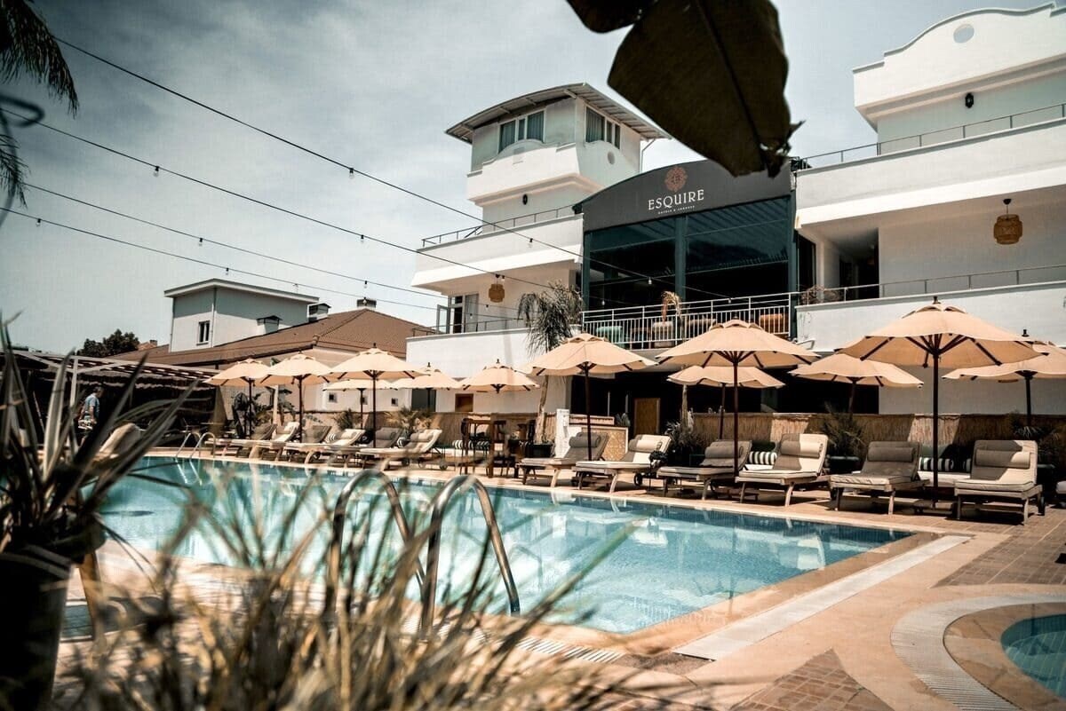 Отель Esquire Hotels & Lounges 3*