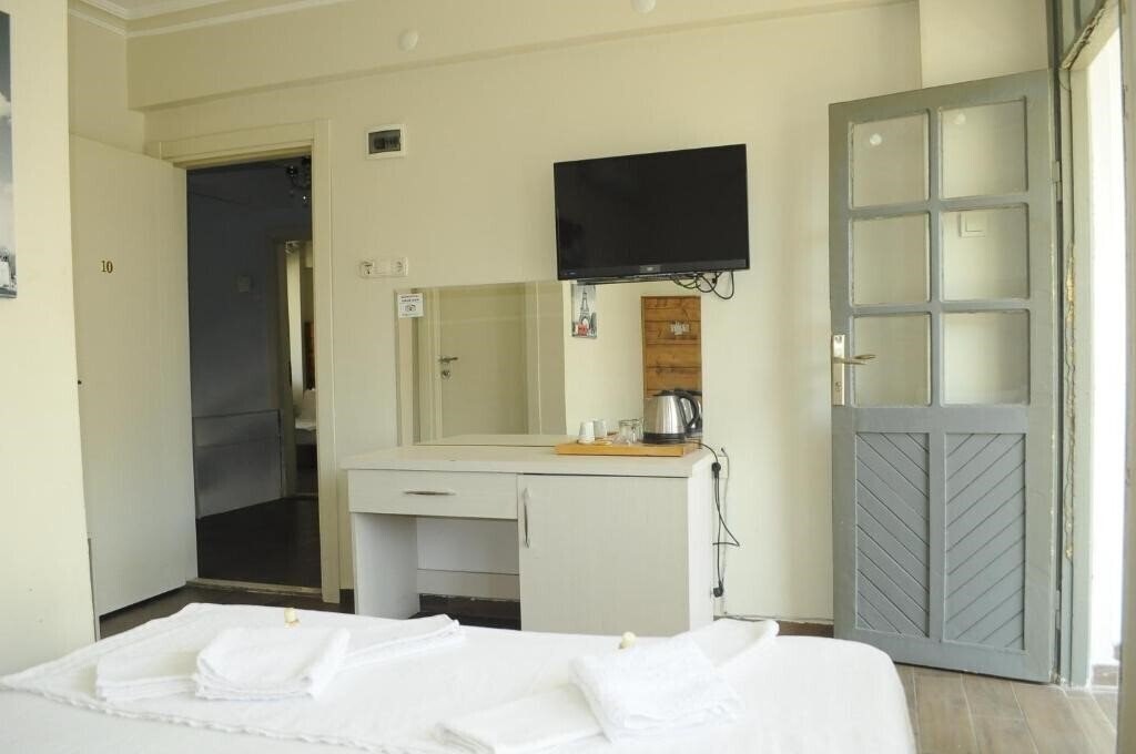 Территория Kemer Pansiyon (ex. Kemer Hostel) 3*