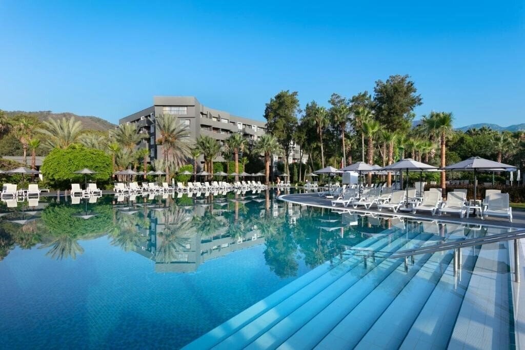 Вид Movenpick Resort Antalya Tekirova 5*