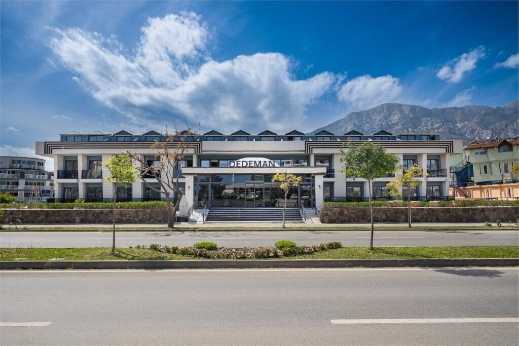 Вид Dedeman Kemer Resort (ex. Club Jovia Kemer, Armir Resort, Kemer Millenium Resort, Kemer Reach Hotel) 5*