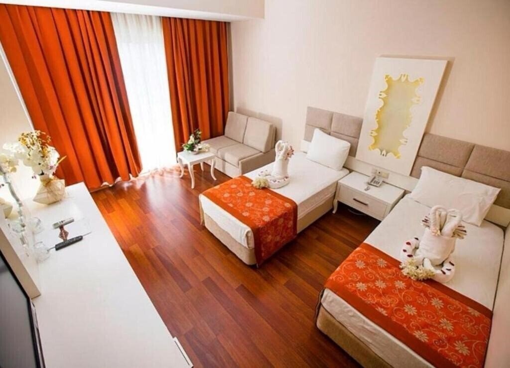 Территория Grand Miramor Hotel & SPA 4*