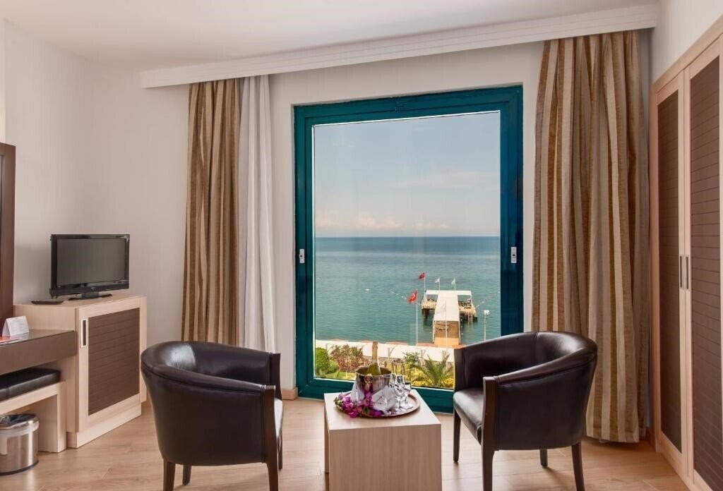 Вид Golden Lotus Hotel 4*