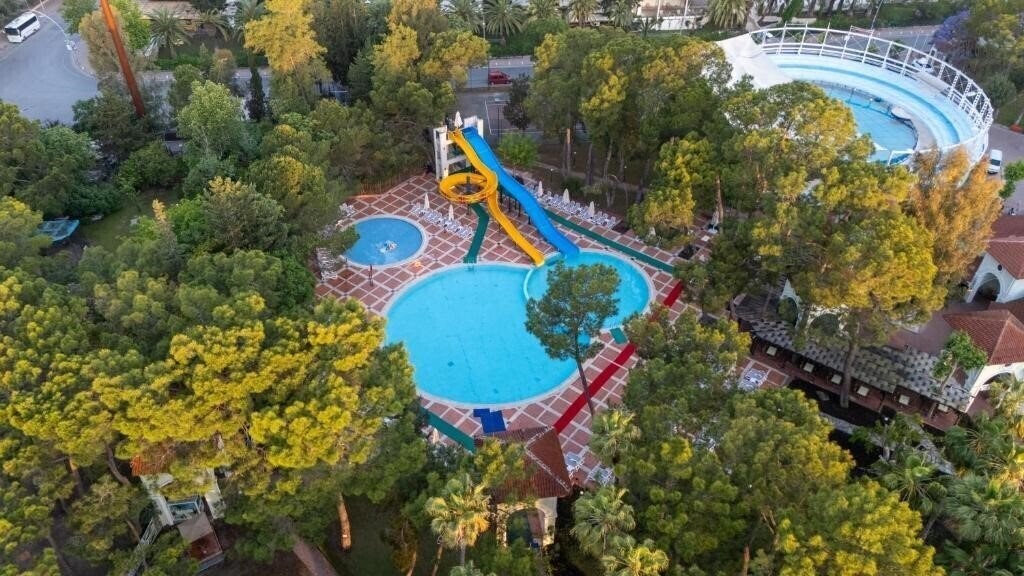 Территория Meder Resort Hotel 5*