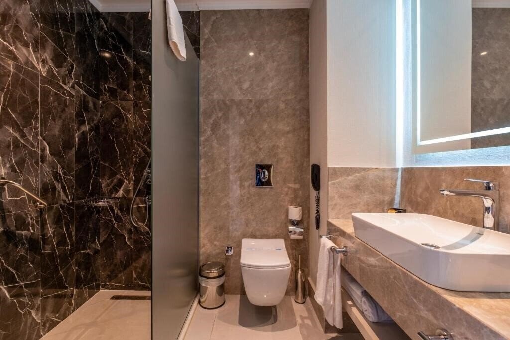 Фото Serenity Queen Hotel 5*